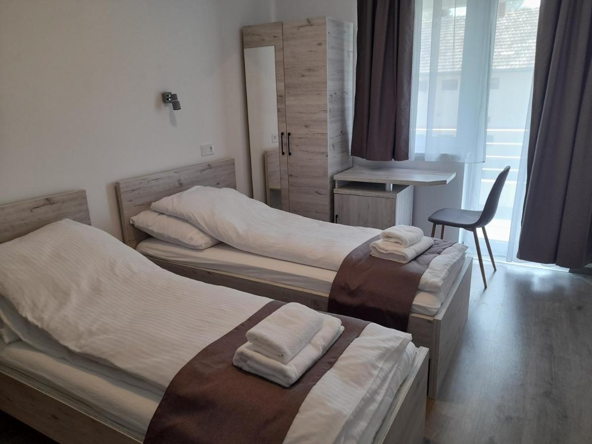 Bed and Breakfast Orion Panzio Hajdúszoboszló Exterior foto