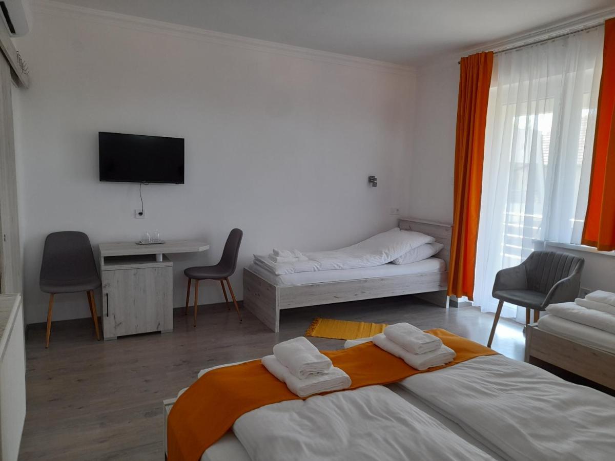 Bed and Breakfast Orion Panzio Hajdúszoboszló Exterior foto